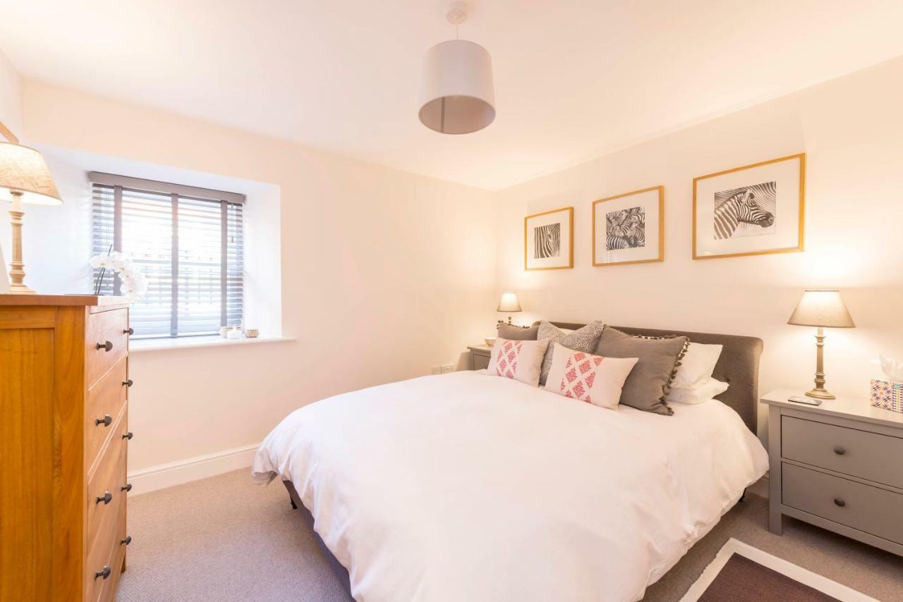 No.4 Ludbourne Hall Apartment *